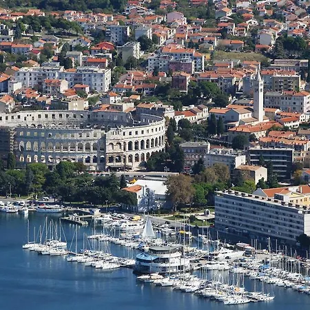 In Pula/istrien 11068