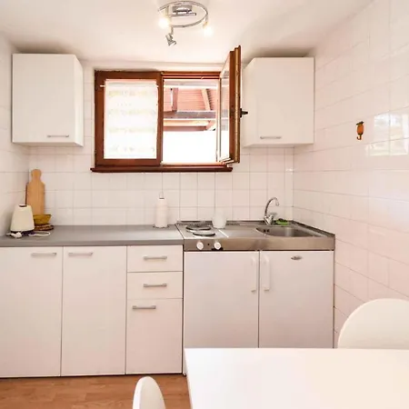 Apartment Pula 44 *