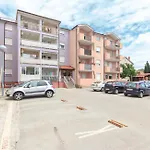 In - Istrien 11068 * بولا